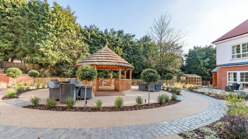 kingsclear-care-home-courtyard