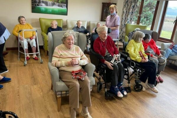 Strathview Residents Enjoy a Musical Afternoon
