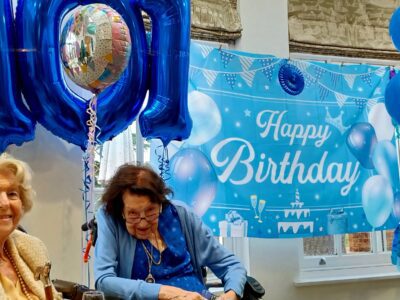 Thames View celebrates Joan’s 101st birthday