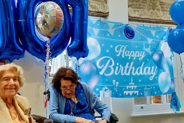 Thames View celebrates Joan’s 101st birthday