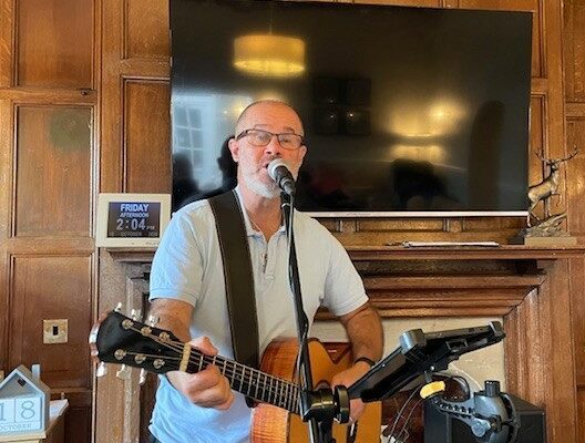 Live music and singalong at Garth House