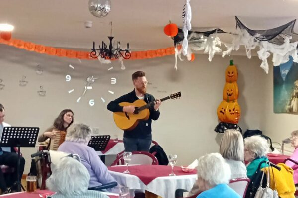A musical afternoon at Scoonie House