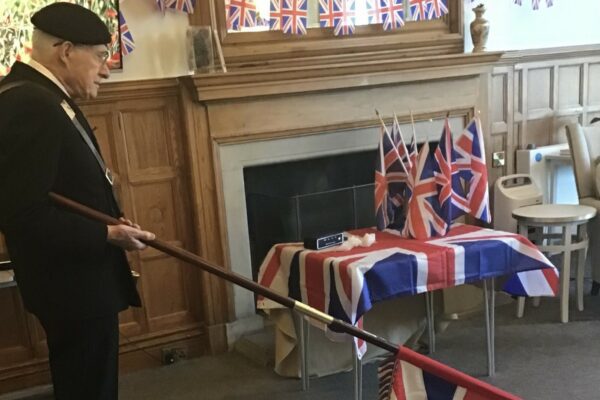 Knowle Park residents mark Remembrance Day