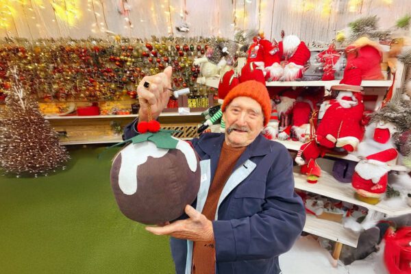 Brook House Nursing Home Residents Enjoy Christmas Trip