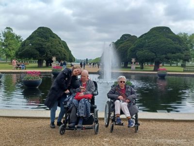 Deer Park View residents visit Hampton Court’s Tulip Festival