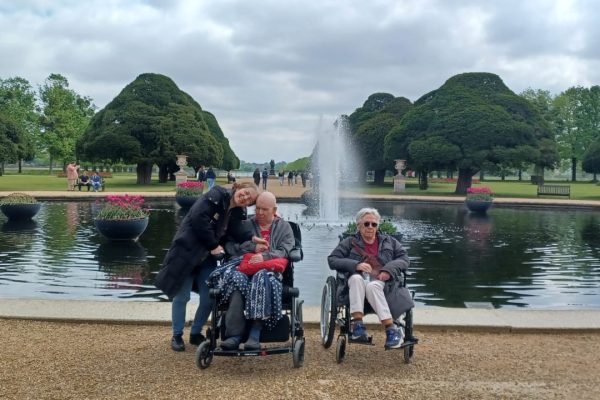 Deer Park View residents visit Hampton Court’s Tulip Festival