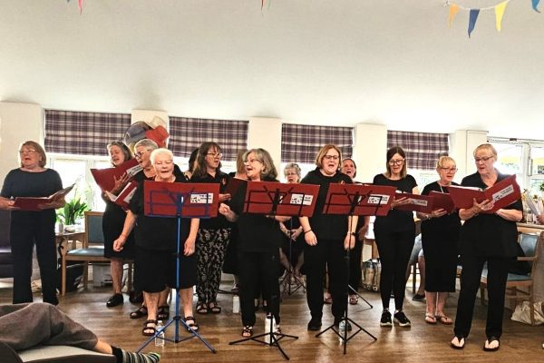 Oaklands House Welcomes The Glee Singers to Their Willow Lounge