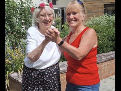 Riverside Place Rocks the Garden with 60s Summer Vibes