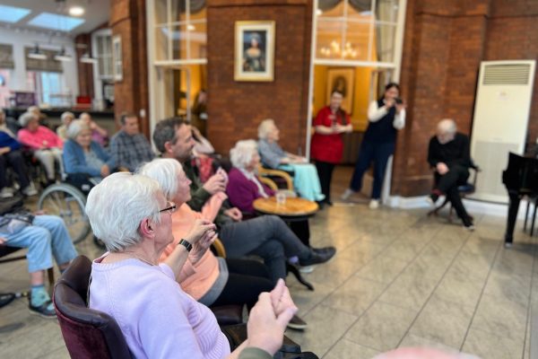 World-Famous Pianist Brings Joy with Surprise Visit to Former Teacher at Thames View